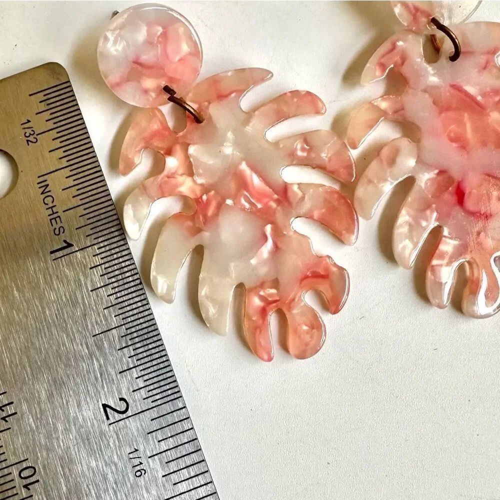 Acrylic leaf statement earrings - Picture 7 of 7